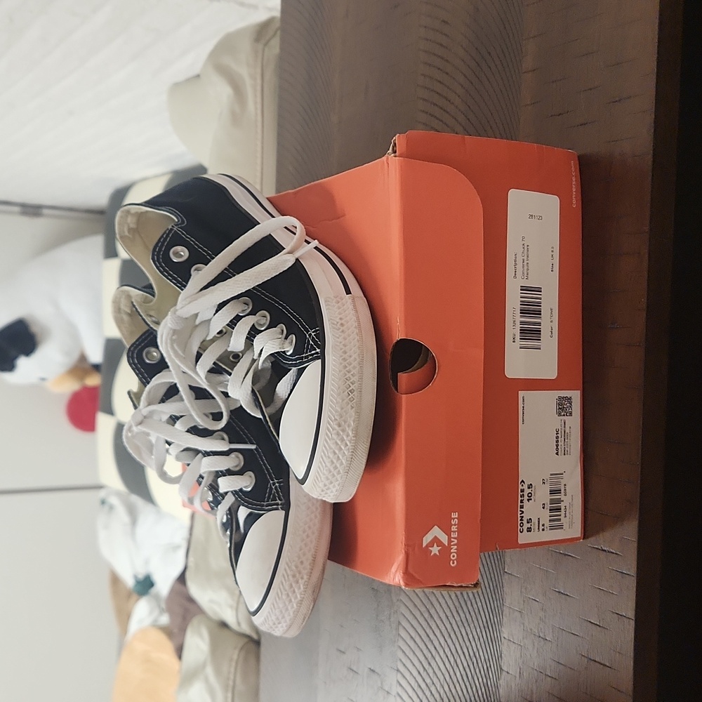 Chuck Taylor All Star Canvas Low / Size 8.5 men